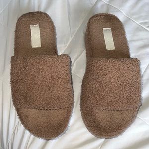 Fluffy H&M slides
